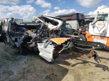  Salvage Freightliner Cascadia 1