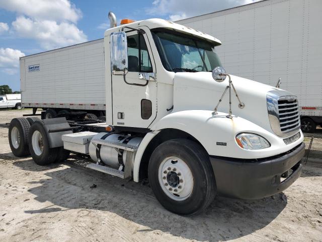  Salvage Freightliner Columbia 1