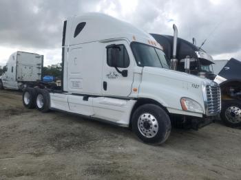  Salvage Freightliner Cascadia 1