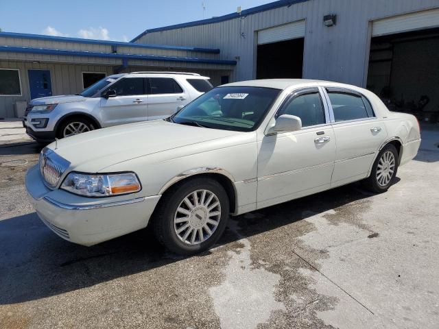  Salvage Lincoln Towncar