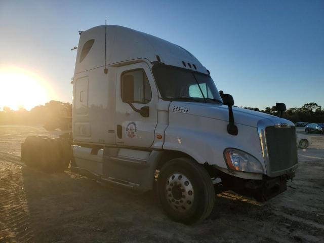  Salvage Freightliner Cascadia 1