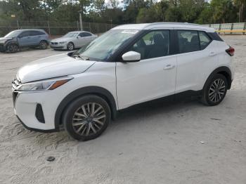  Salvage Nissan Kicks