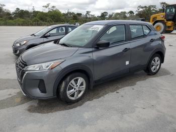  Salvage Nissan Kicks