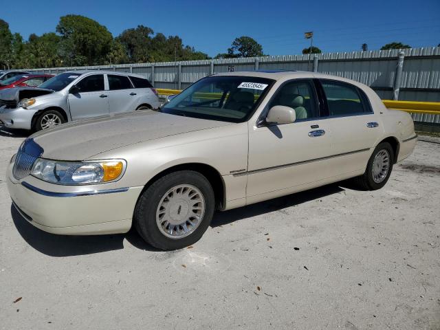  Salvage Lincoln Towncar