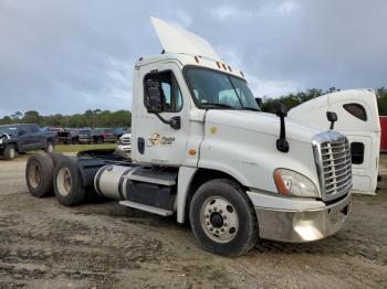  Salvage Freightliner Cascadia 1