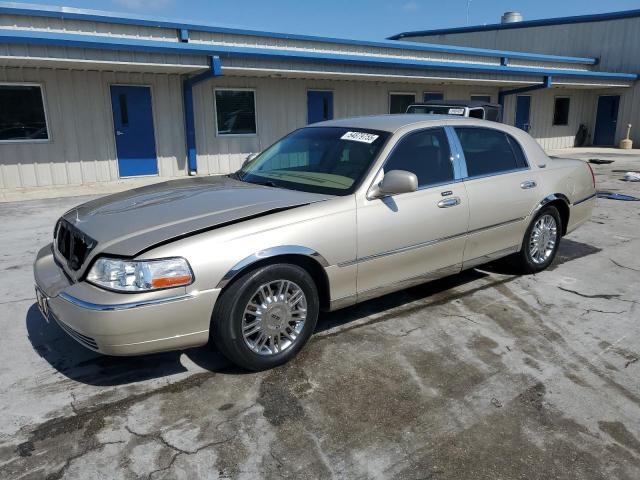  Salvage Lincoln Towncar
