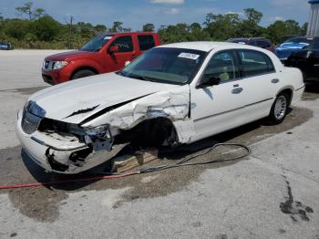  Salvage Lincoln Towncar