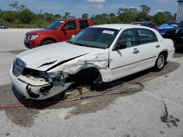  Salvage Lincoln Towncar