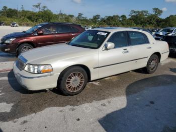  Salvage Lincoln Towncar