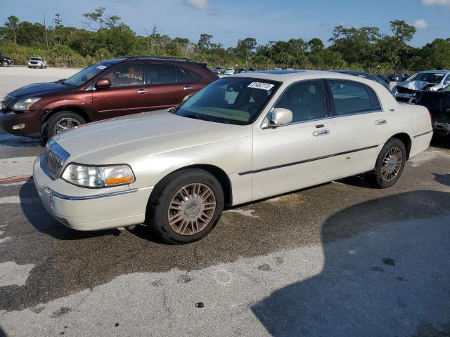  Salvage Lincoln Towncar