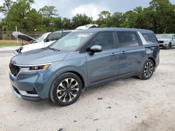  Salvage Kia Carnival