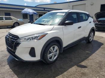  Salvage Nissan Kicks