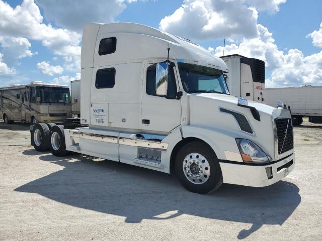  Salvage Volvo Vn