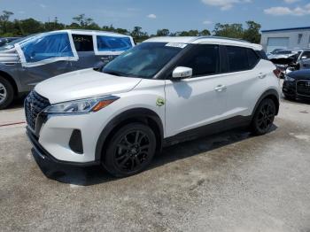  Salvage Nissan Kicks