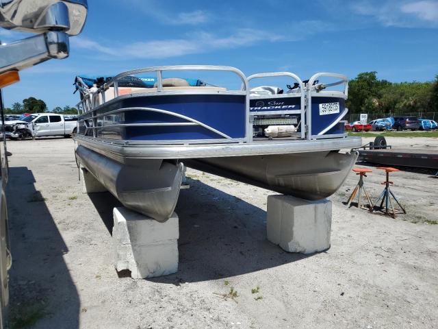  Salvage Sun Tracker Boat