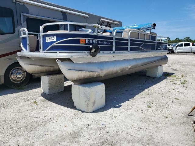 Sun Tracker Boat Image 5