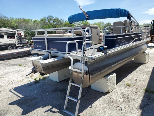 Sun Tracker Boat Image 4