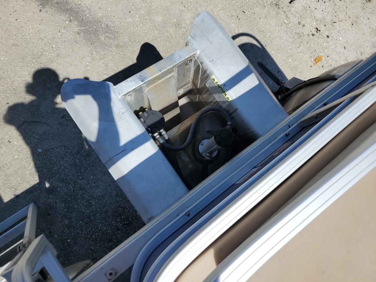 Sun Tracker Boat Image 9