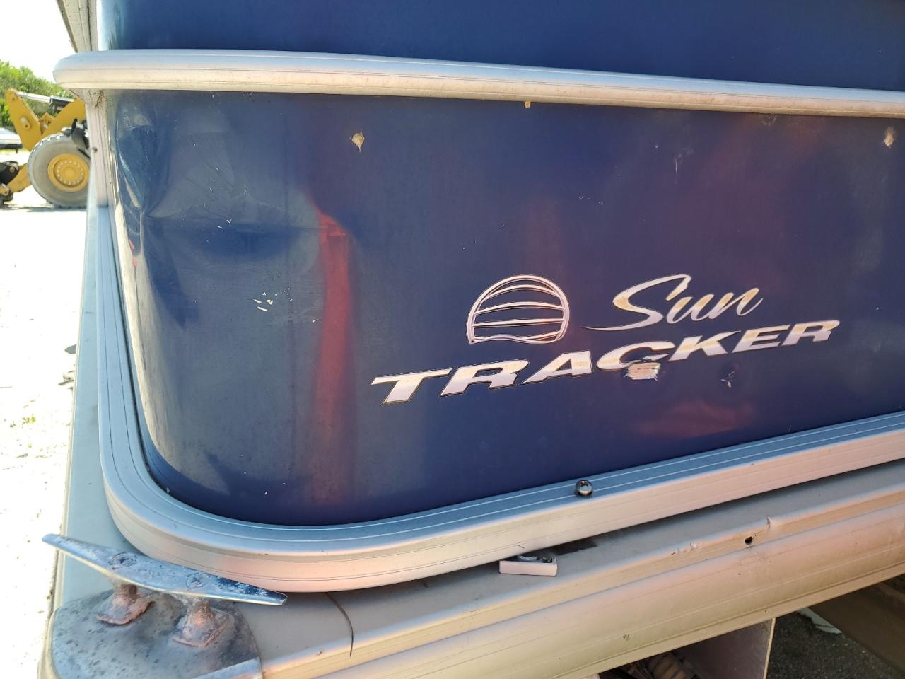 Sun Tracker Boat Image 8