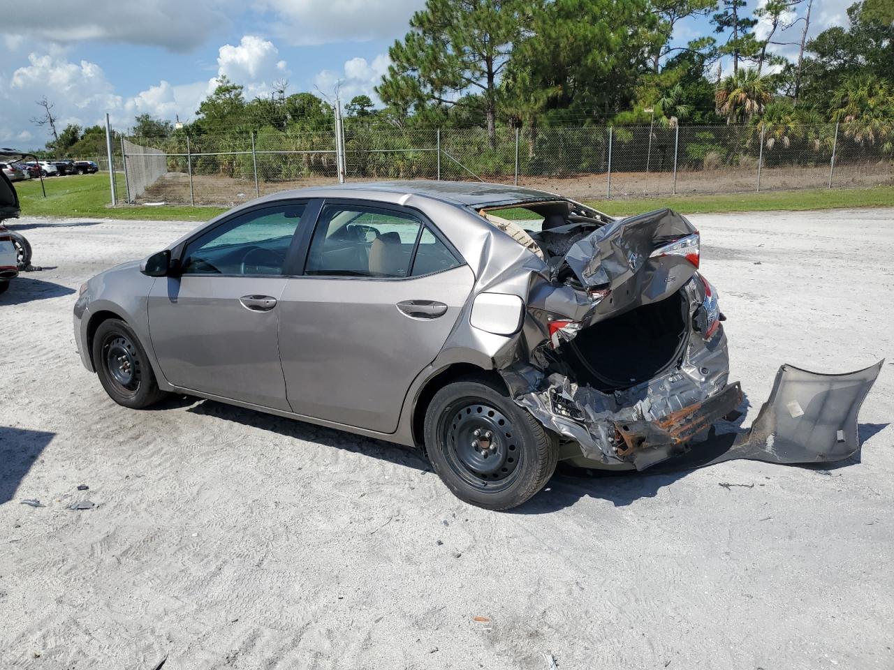 Toyota Corolla L Image 4