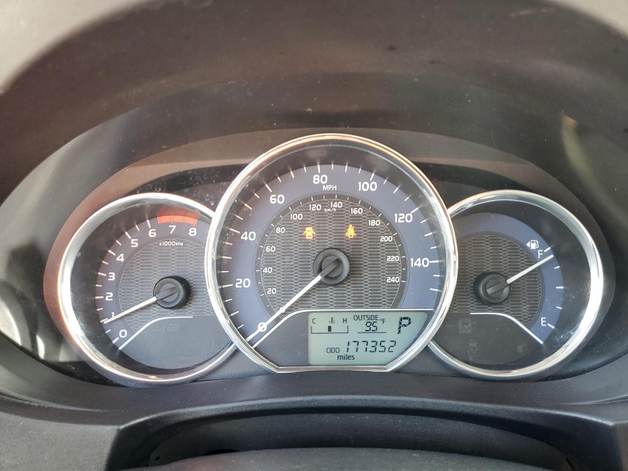 Toyota Corolla L Image 5