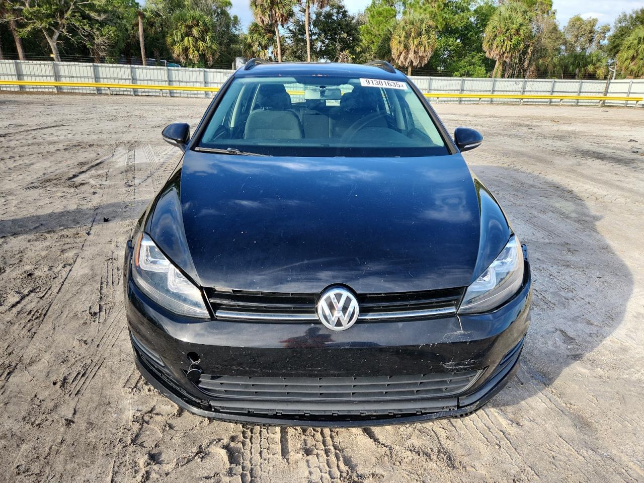 Volkswagen Golf S Image 2