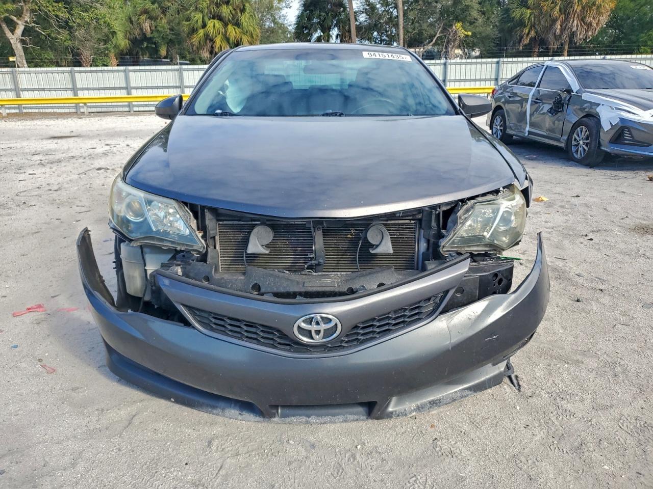 Toyota Camry L Image 4
