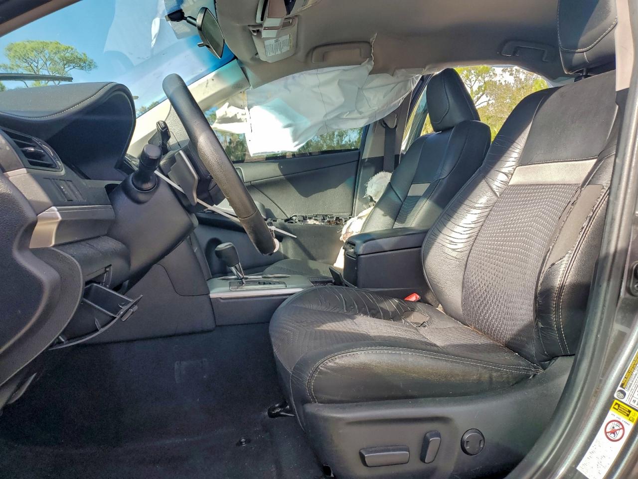 Toyota Camry L Image 6