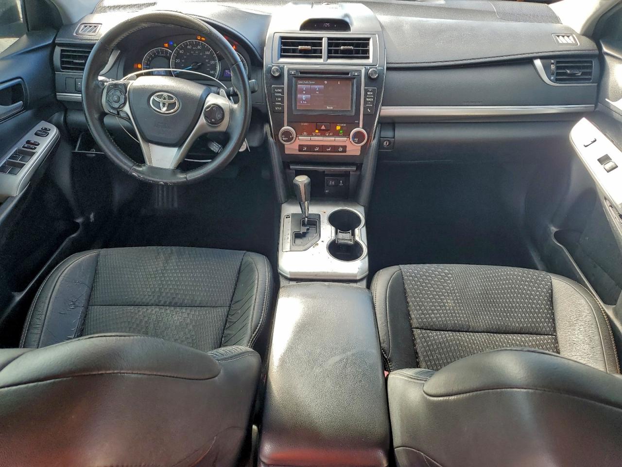 Toyota Camry L Image 10