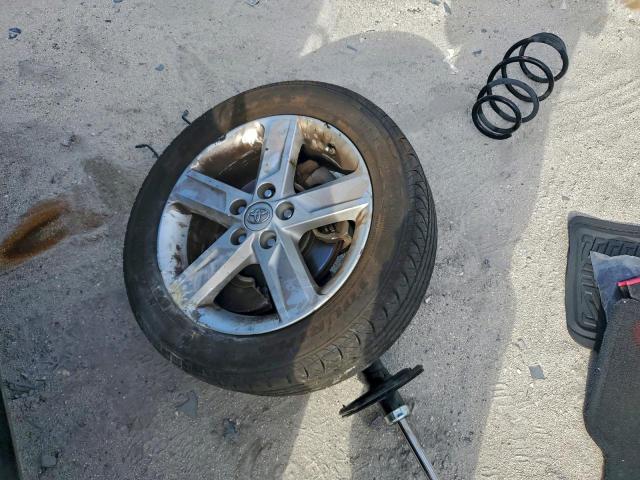 Toyota Camry L Image 12