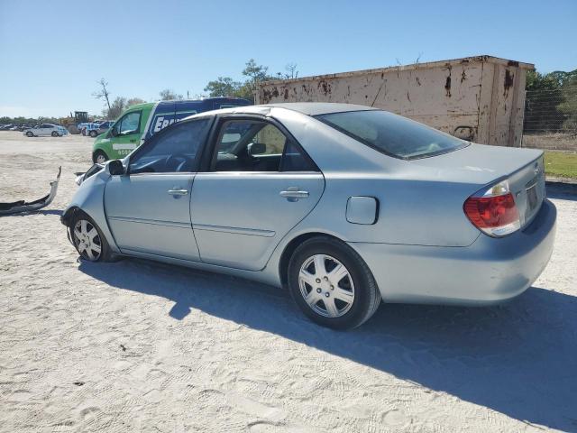 Toyota Camry Le Image 13