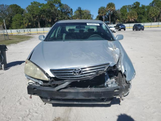 Toyota Camry Le Image 7