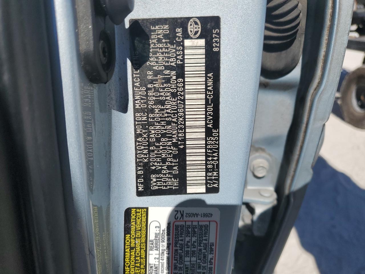 Toyota Camry Le Image 10