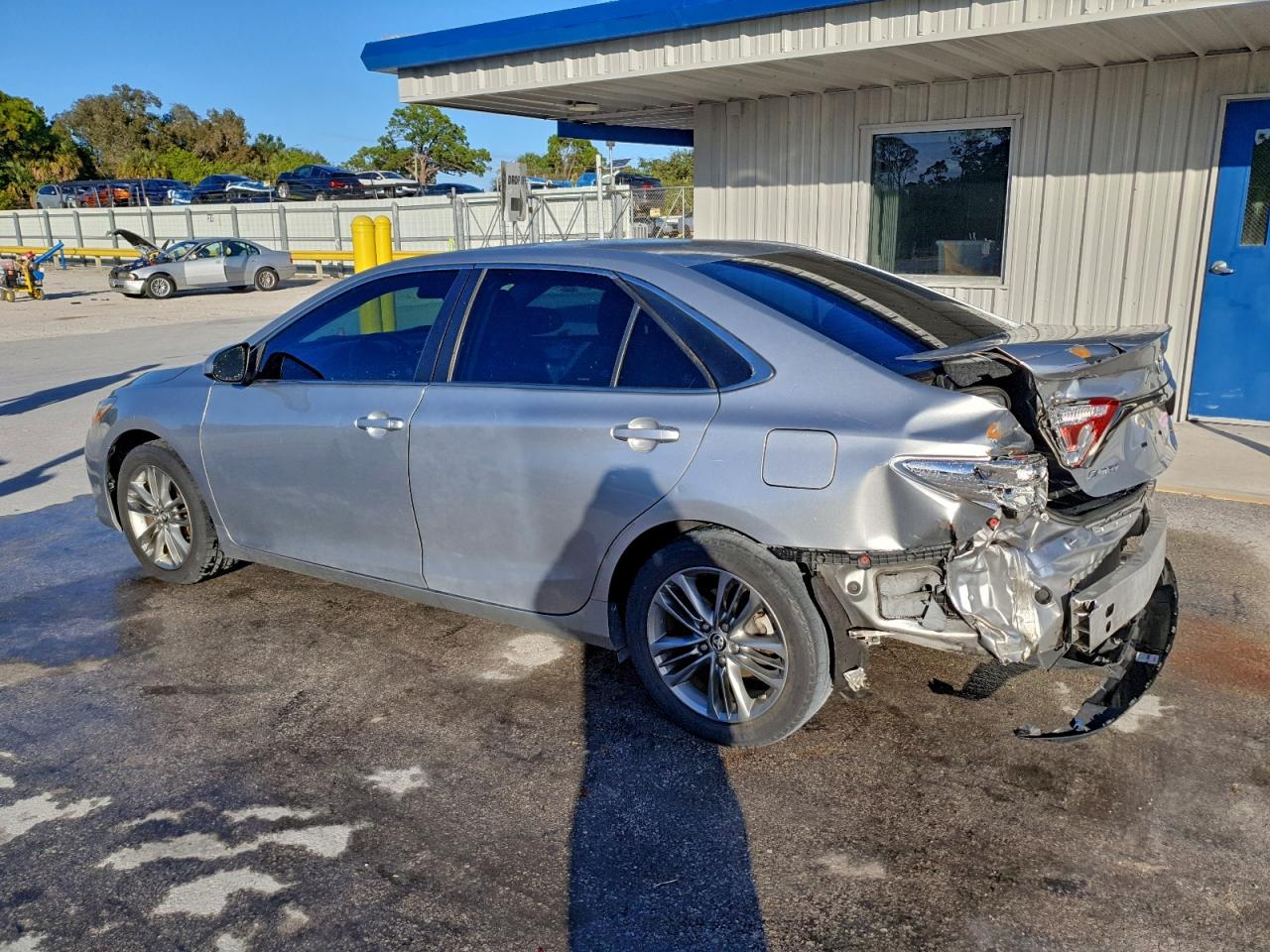 Toyota Camry Le Image 8