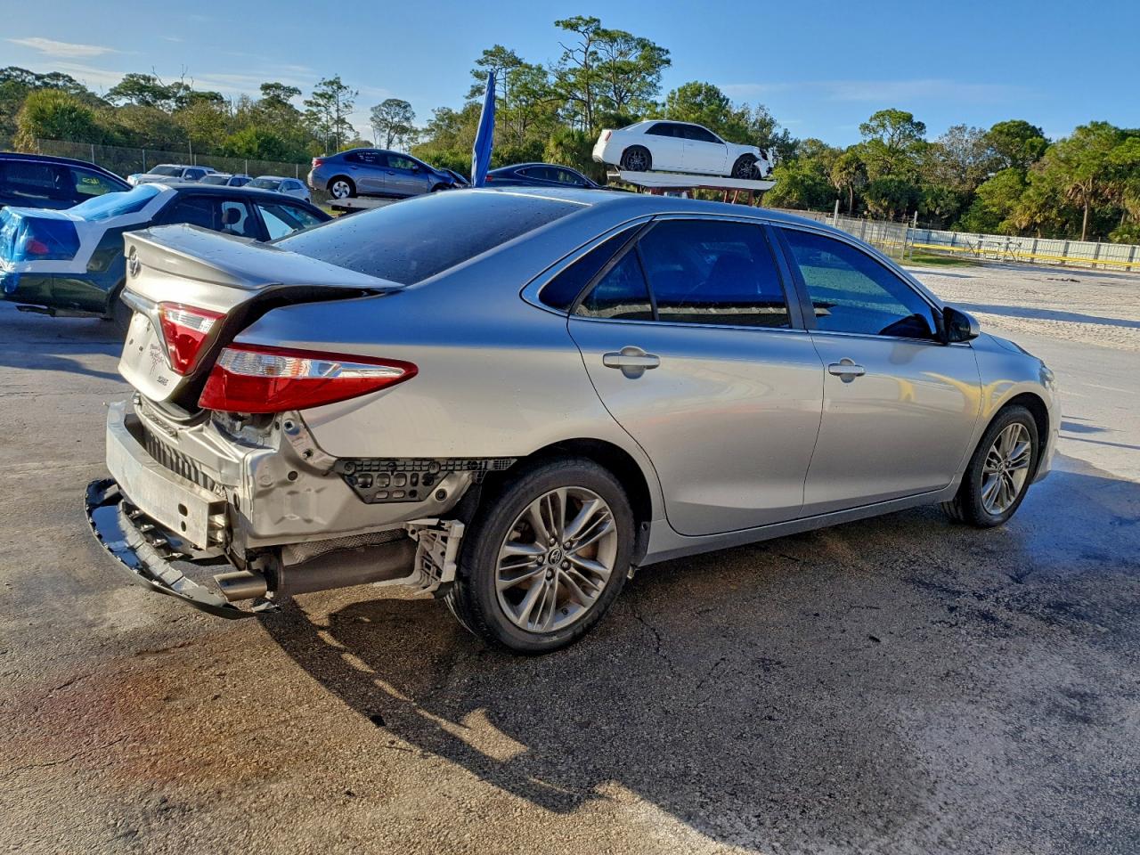 Toyota Camry Le Image 5