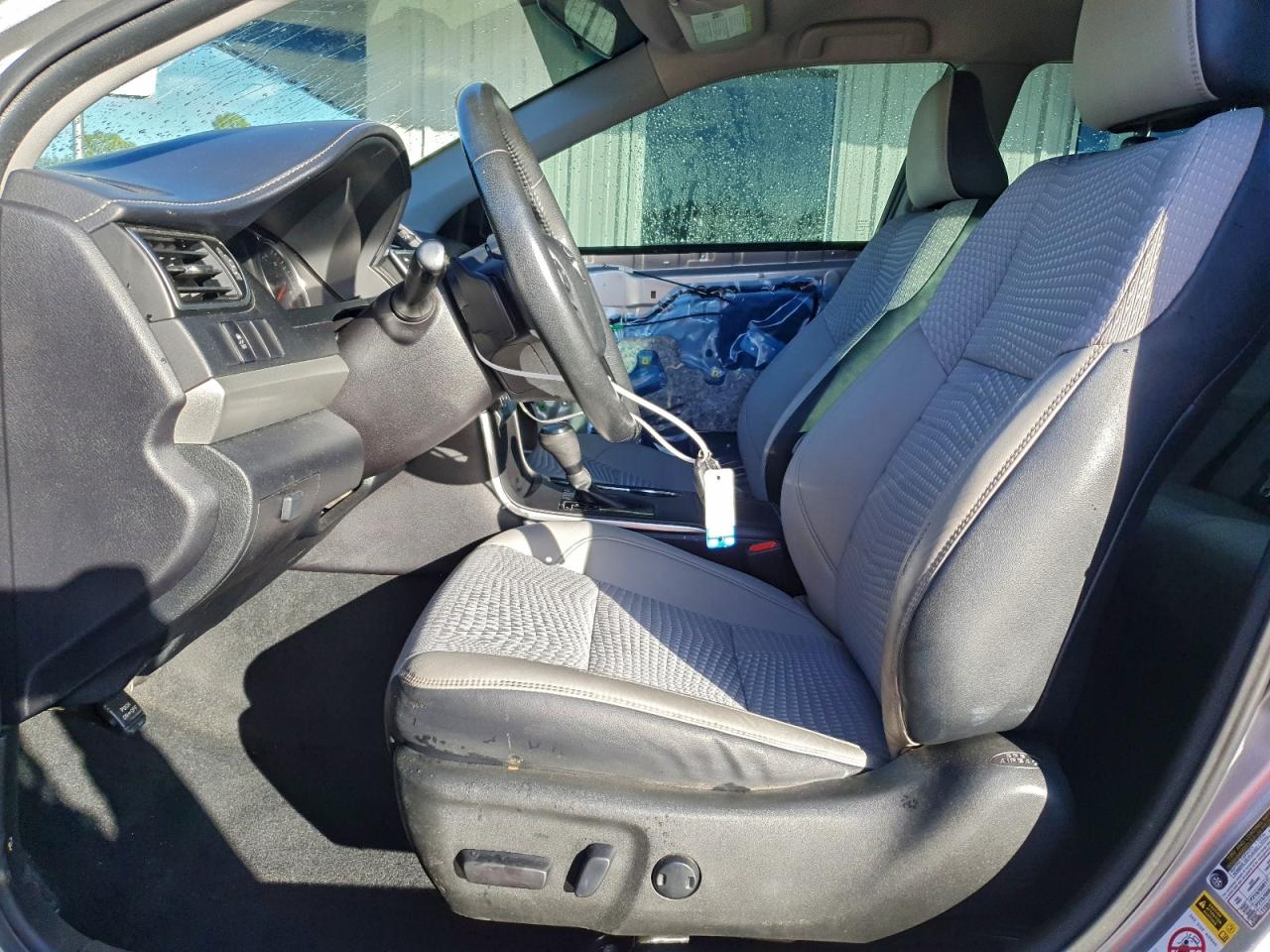 Toyota Camry Le Image 4