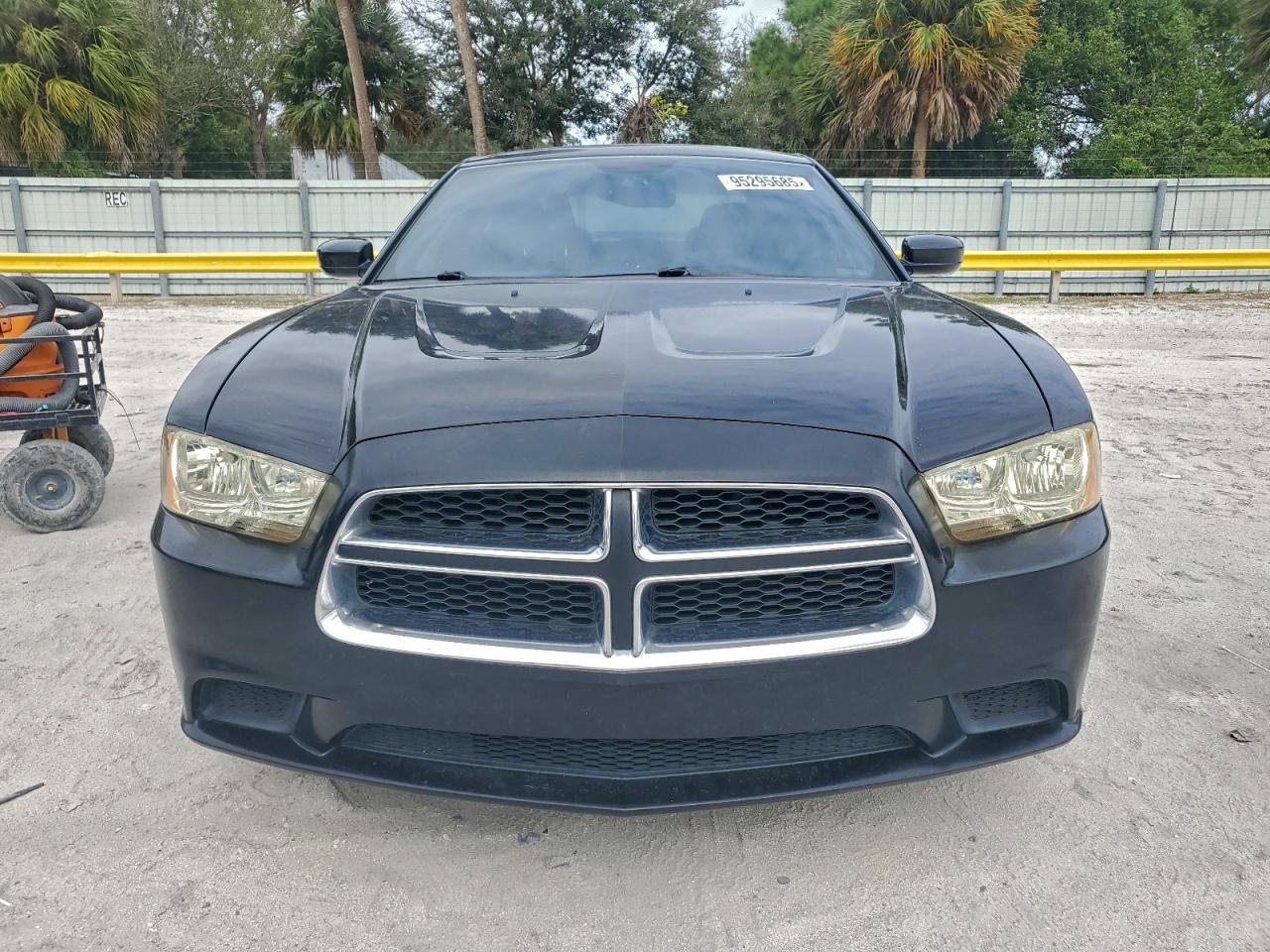 Dodge Charger Se Image 2