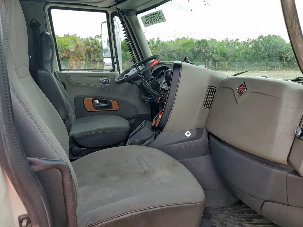 International Prostar Image 5