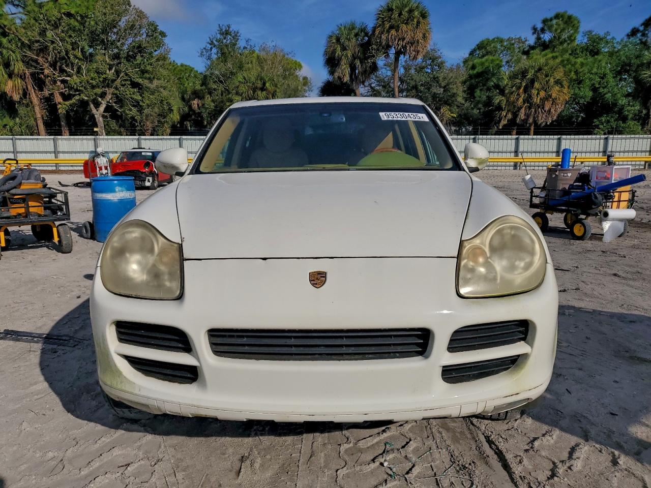 Porsche Cayenne Image 2