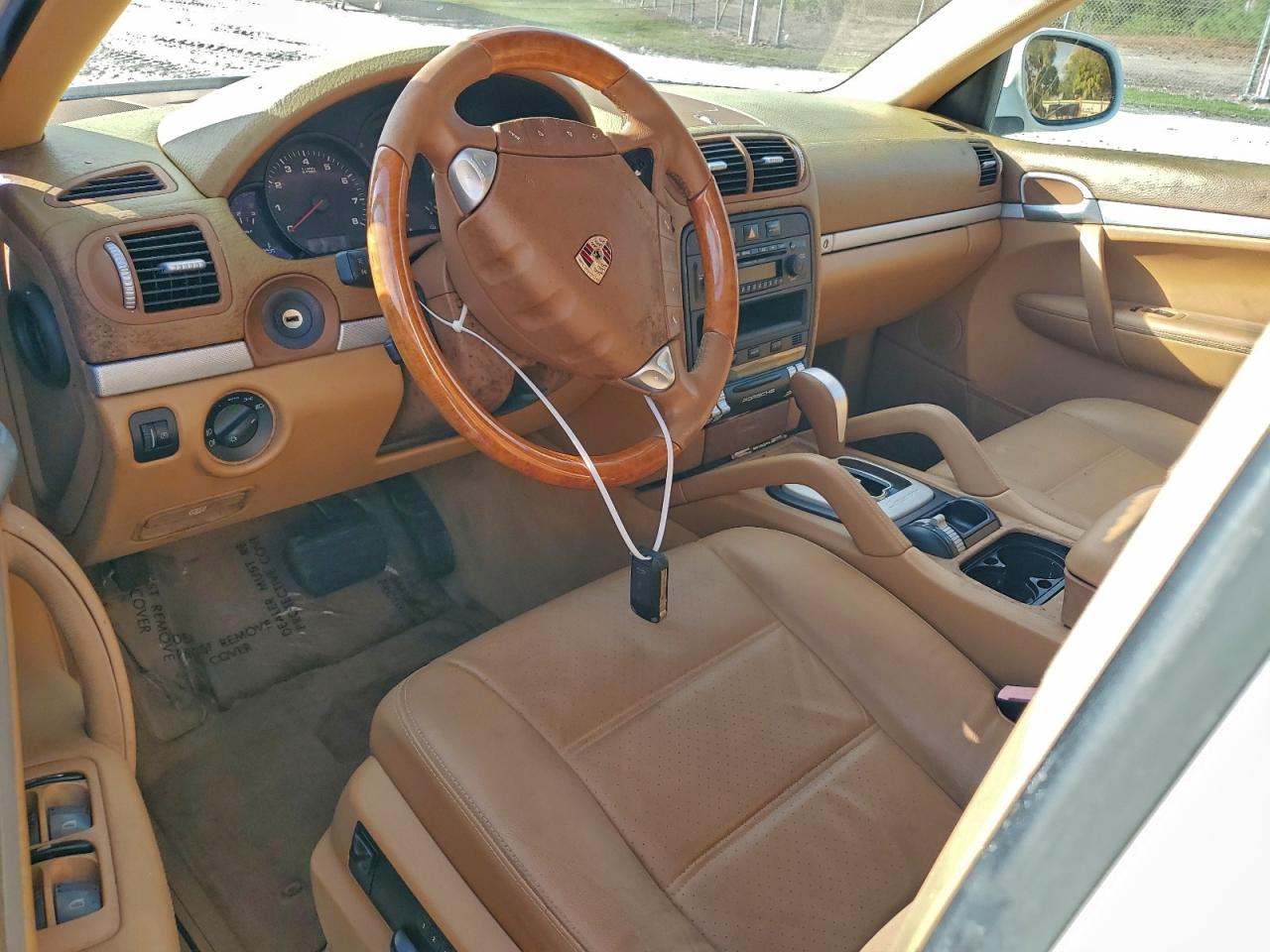 Porsche Cayenne Image 10