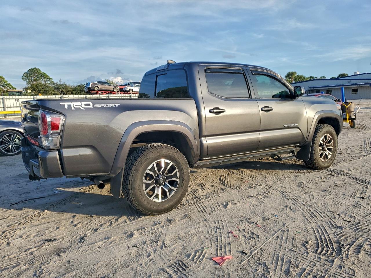 Toyota Tacoma Double Cab Image 8