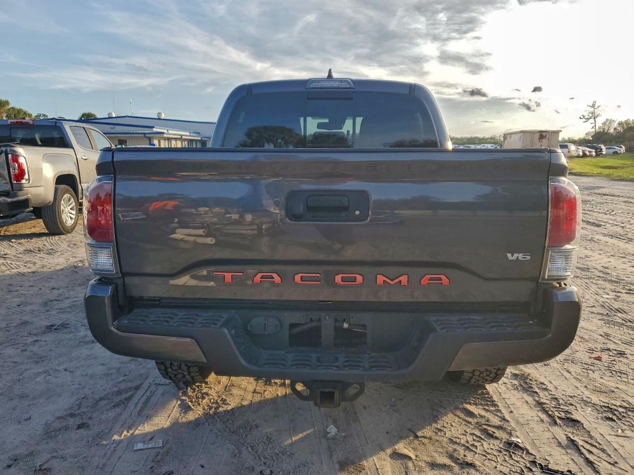 Toyota Tacoma Double Cab Image 4