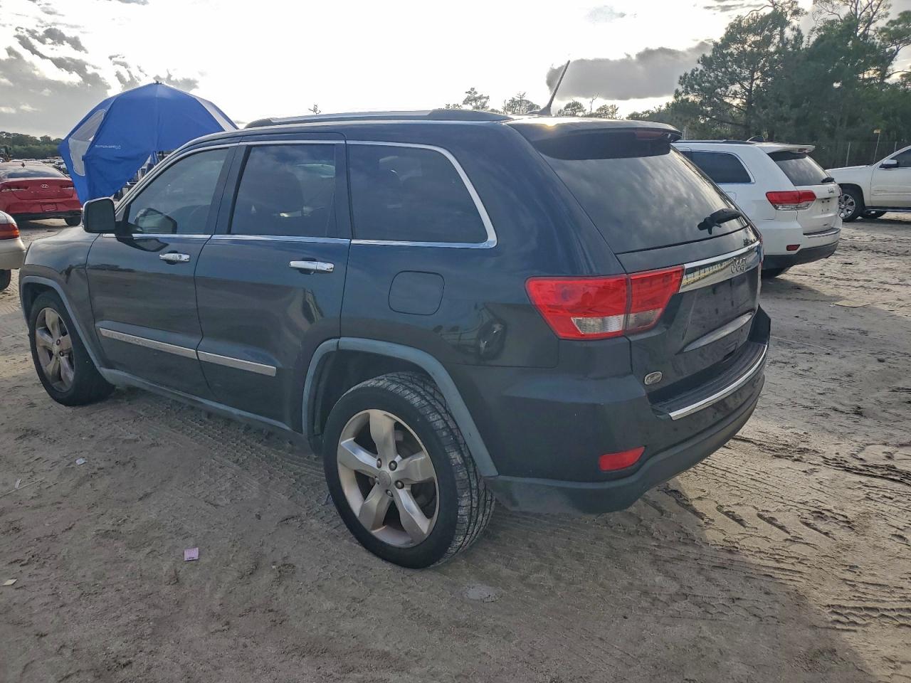Jeep Grand Cherokee Overland Image 2