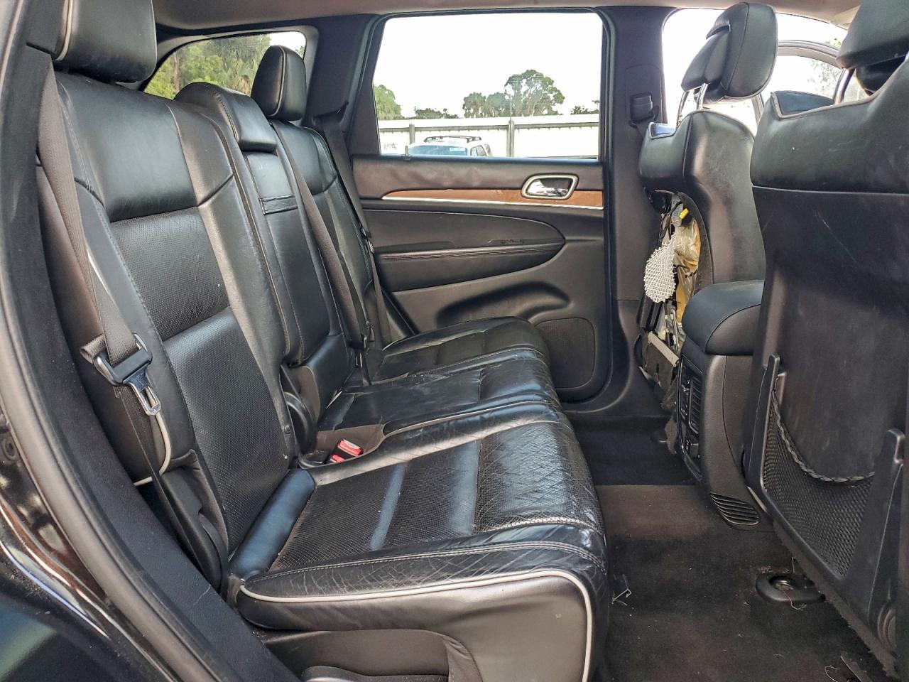 Jeep Grand Cherokee Overland Image 11