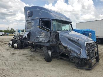 Salvage Volvo Vn