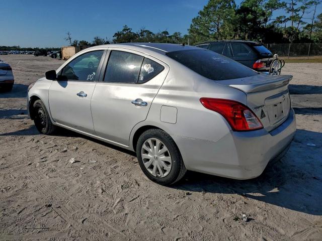 Nissan Versa S Image 4