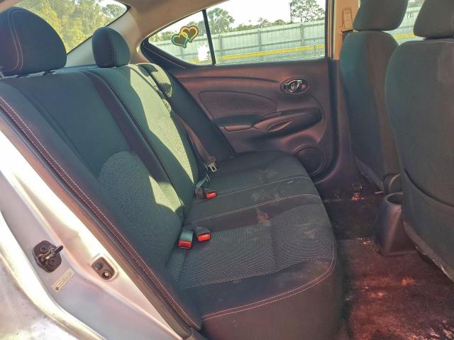 Nissan Versa S Image 2