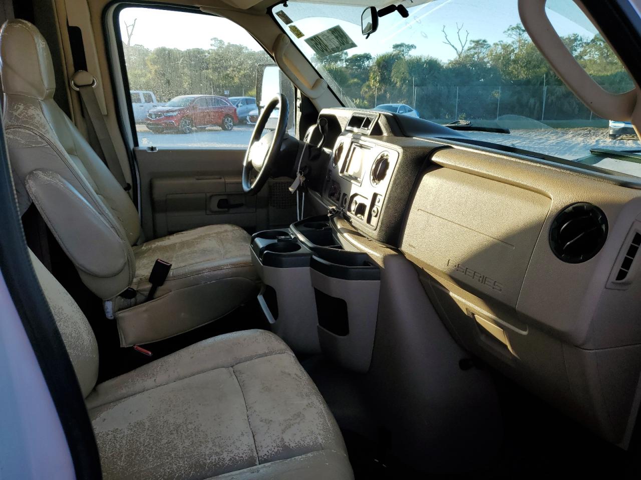 Ford Econoline E450 Super Duty Cutaway Van Image 5