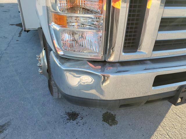 Ford Econoline E450 Super Duty Cutaway Van Image 9