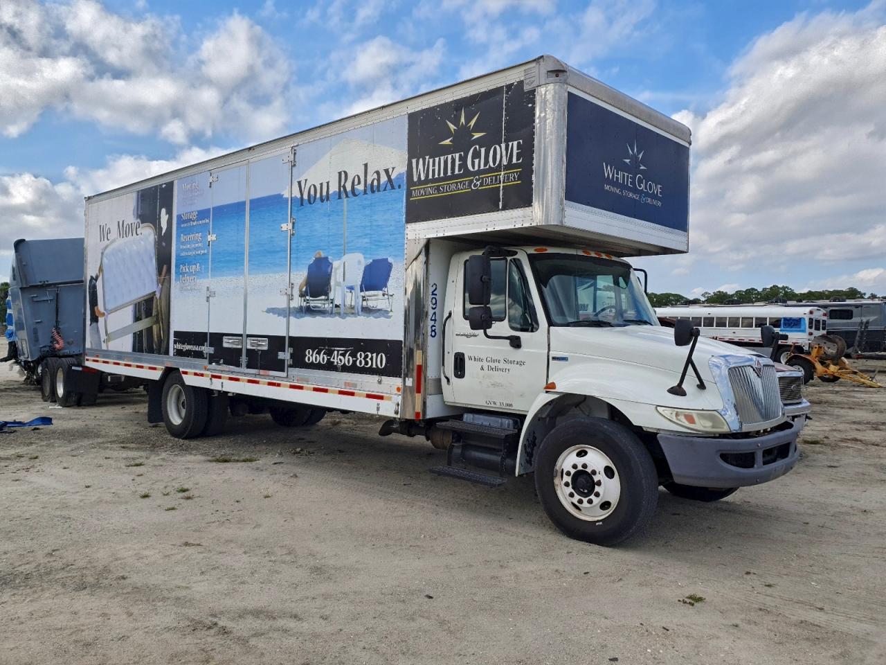 International 4300 4300 Image 6